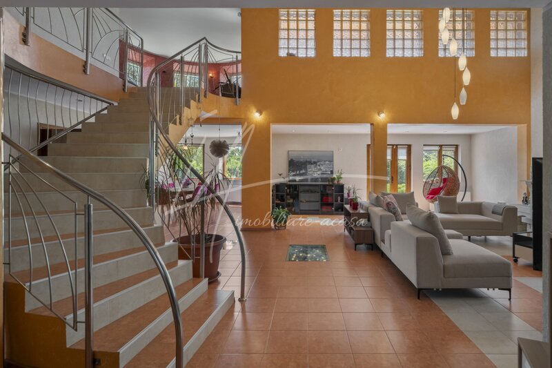 Casa cu livada si teren de 1935 mp