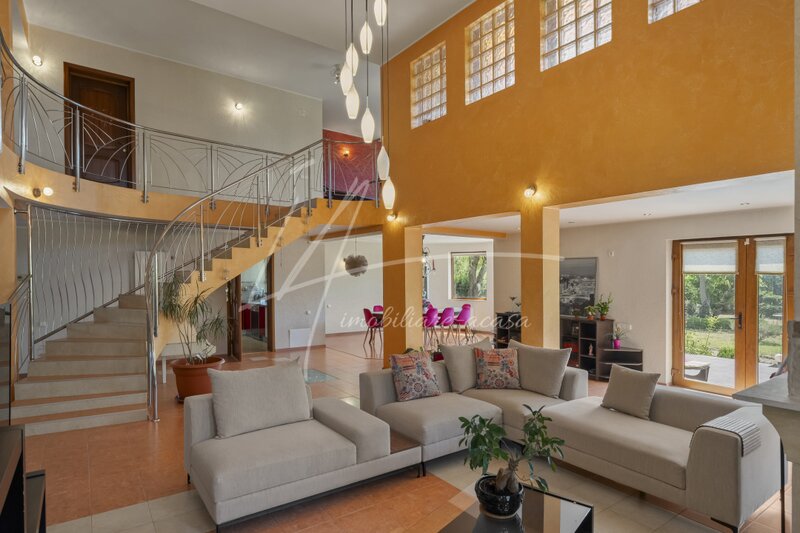 Casa cu livada si teren de 1935 mp