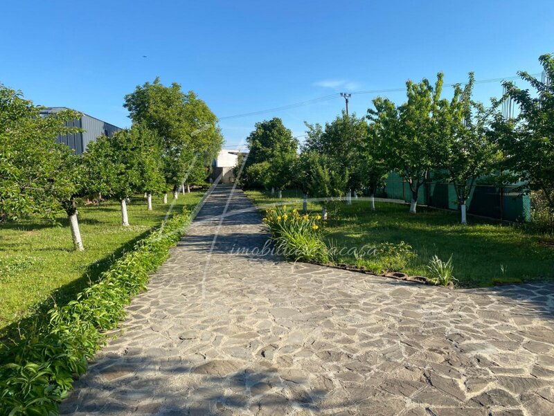 Casa cu livada si teren de 1935 mp